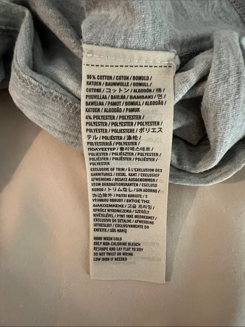 Abercrombie & Fitch T-Shirt - Medium - Dog with 3D Bowtie - Picture 4 of 4